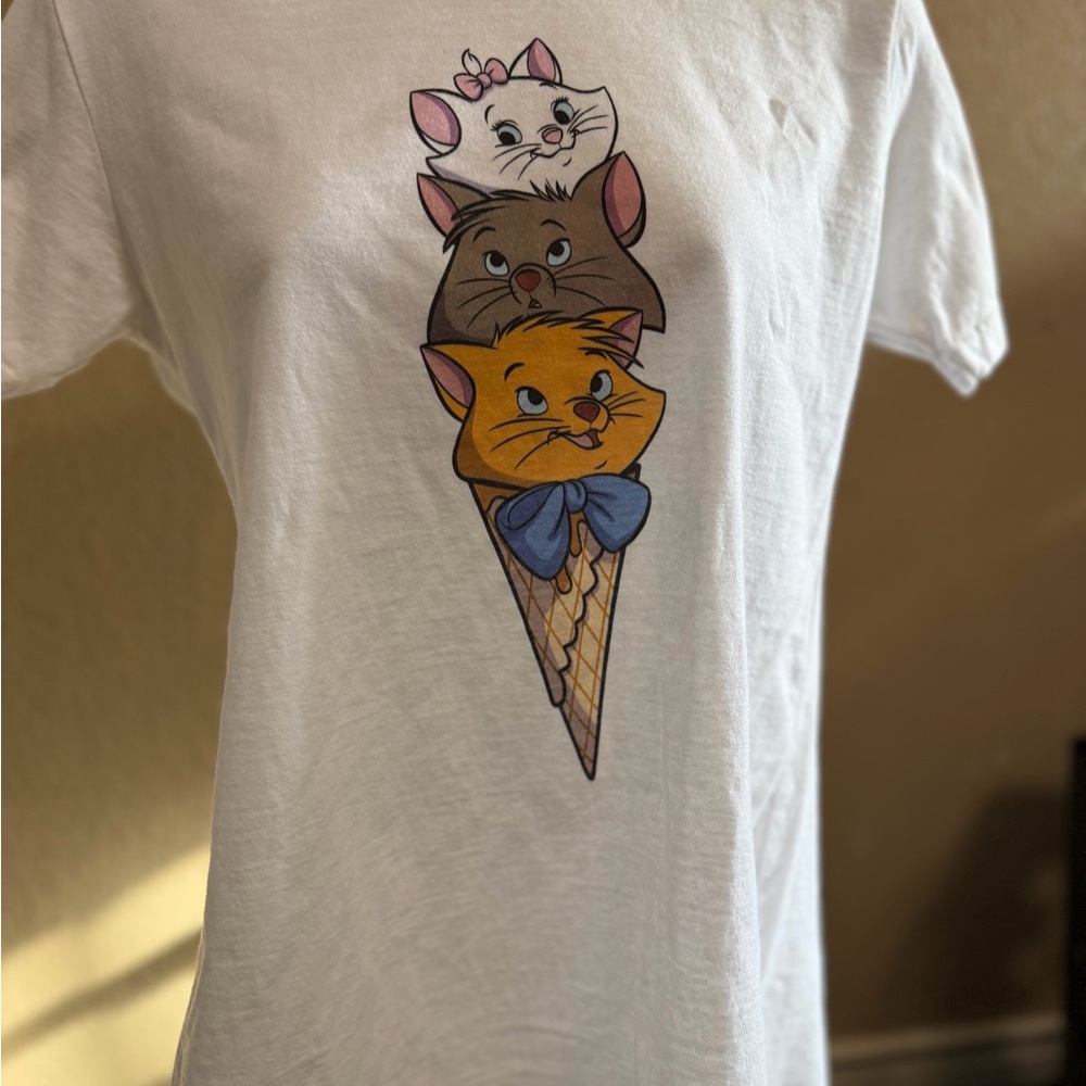 Disney “Aristocats” Tee M Like New!!